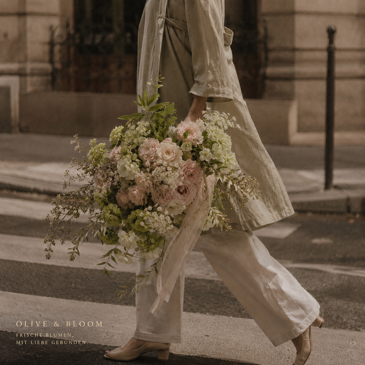 Opulenter Strauss im Olive and Bloom Stil
