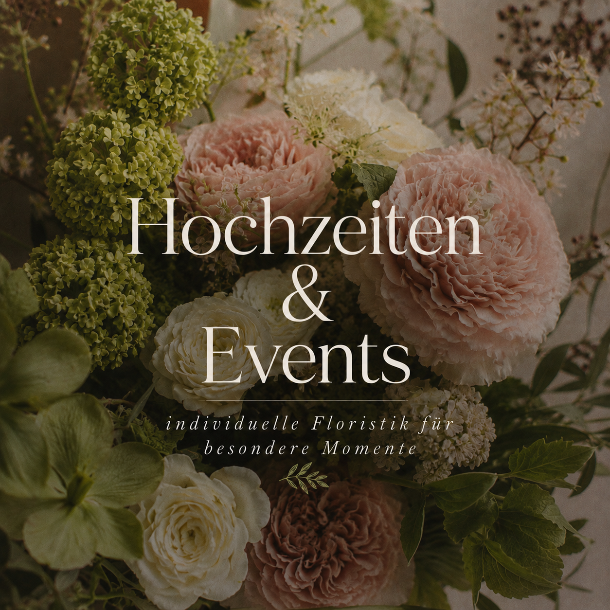 Romantische Floristik mit Schleifenband